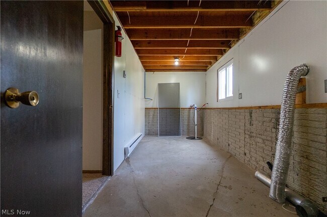Building Photo - 5922 Albert Ave