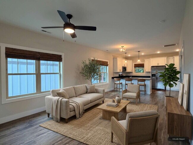 Building Photo - 2 Bed/2.5 Bath Home for Rent in Weaverville, NC