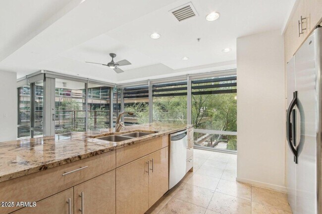 Building Photo - 7131 E Rancho Vista Dr