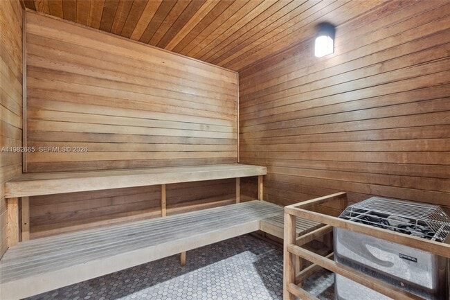 Building Photo - 10 SW South River Dr