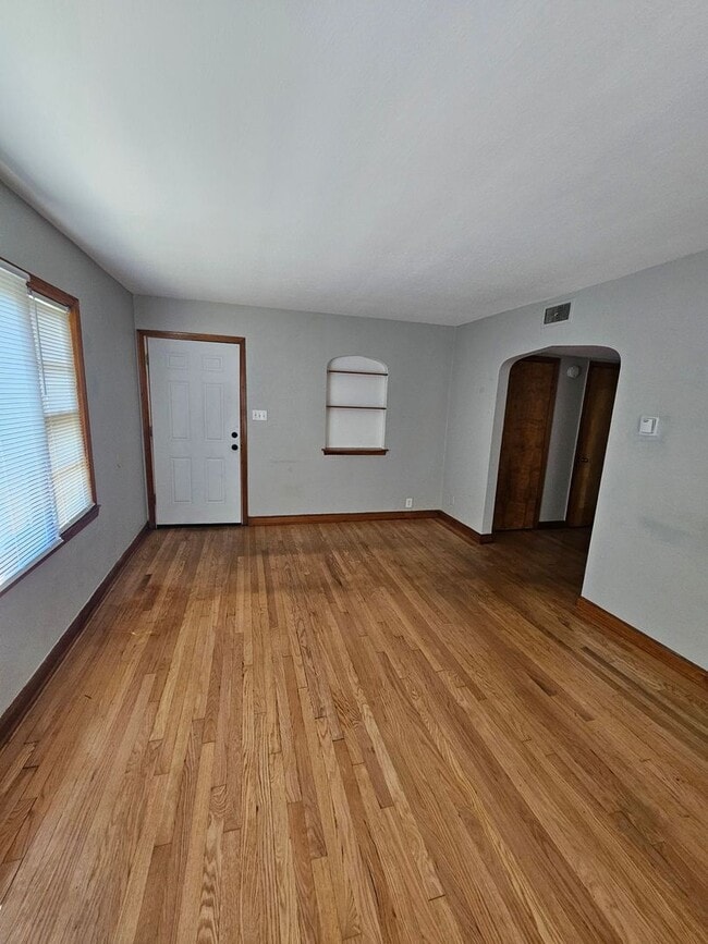 Building Photo - 3925 N 41st St