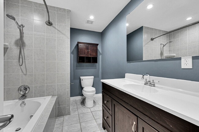 Building Photo - $3,750, 4-Bed, 3-Bath Updated Home in Mani...