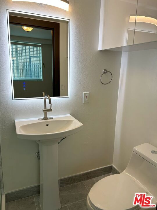 Building Photo - 7916 Blackburn Ave