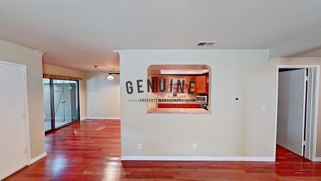Building Photo - 2 Story 3Bd 2Ba Townhouse