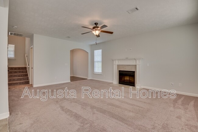 Building Photo - 638 Jensen Ln