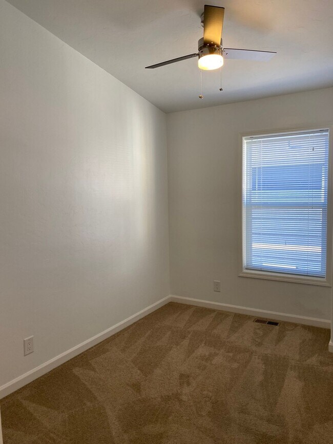 Building Photo - 509 East Kiowa-102