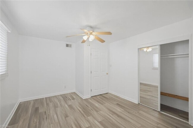Building Photo - 5545 Aragon Dr