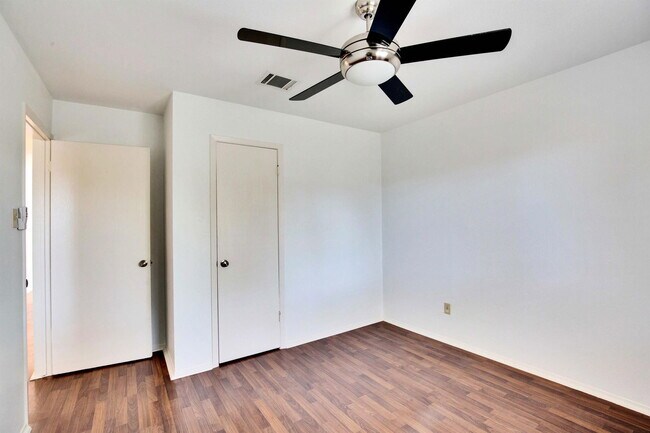 Building Photo - 8002 Croftwood Dr