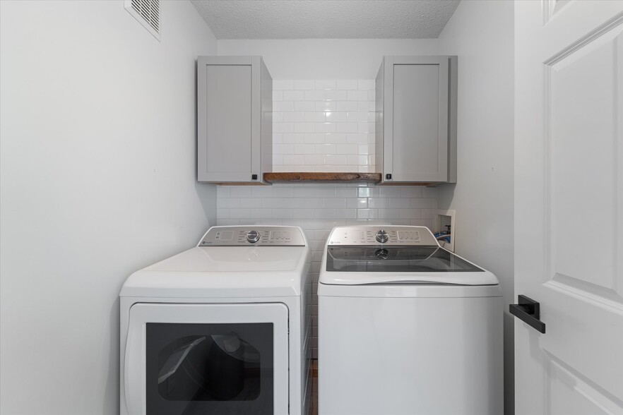 New laundry - 9092 Merrimac Ln N