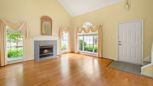 Building Photo - 3BR 2.5BA Cul-de-sac House with Loft in To...