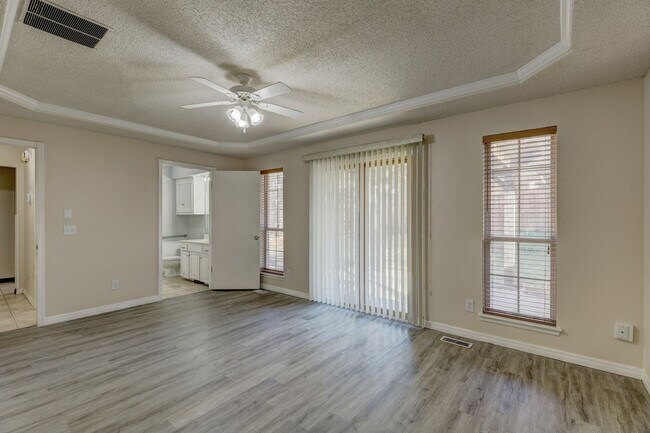 Building Photo - 4 bed, 2 bath home in Edmond