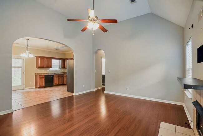 Building Photo - One level 3BR, 2BA patio home in Oxmoor Glen