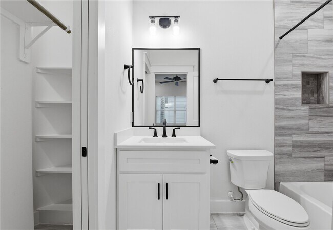 Building Photo - 1243 W 23rd St