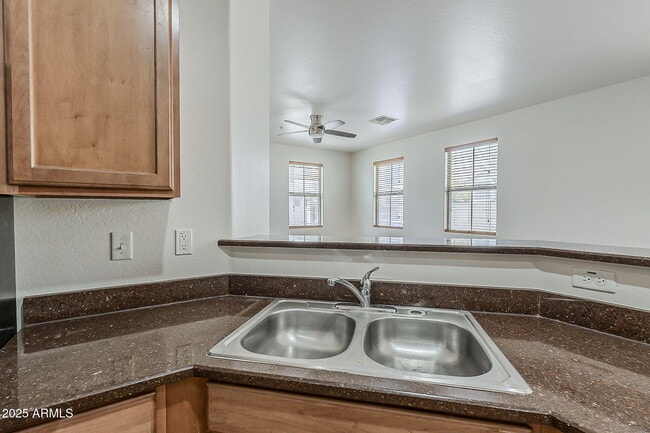 Building Photo - 3022 E Donner Dr