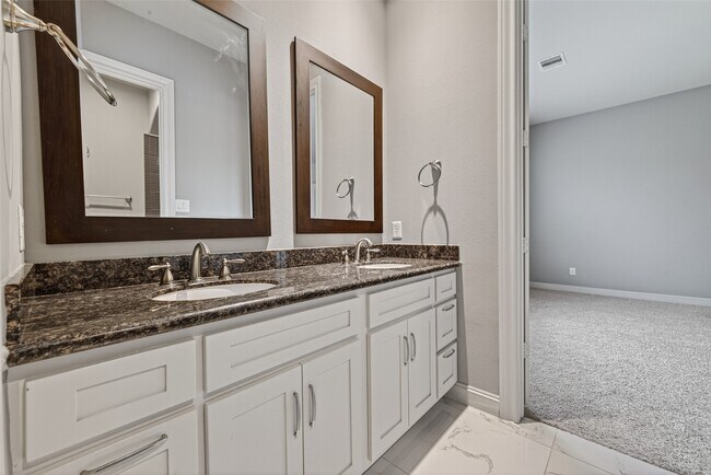 Building Photo - 10917 Upland Park