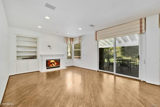 Building Photo - 4 br, 3.5 bath House - 3439 Consuelo Dr