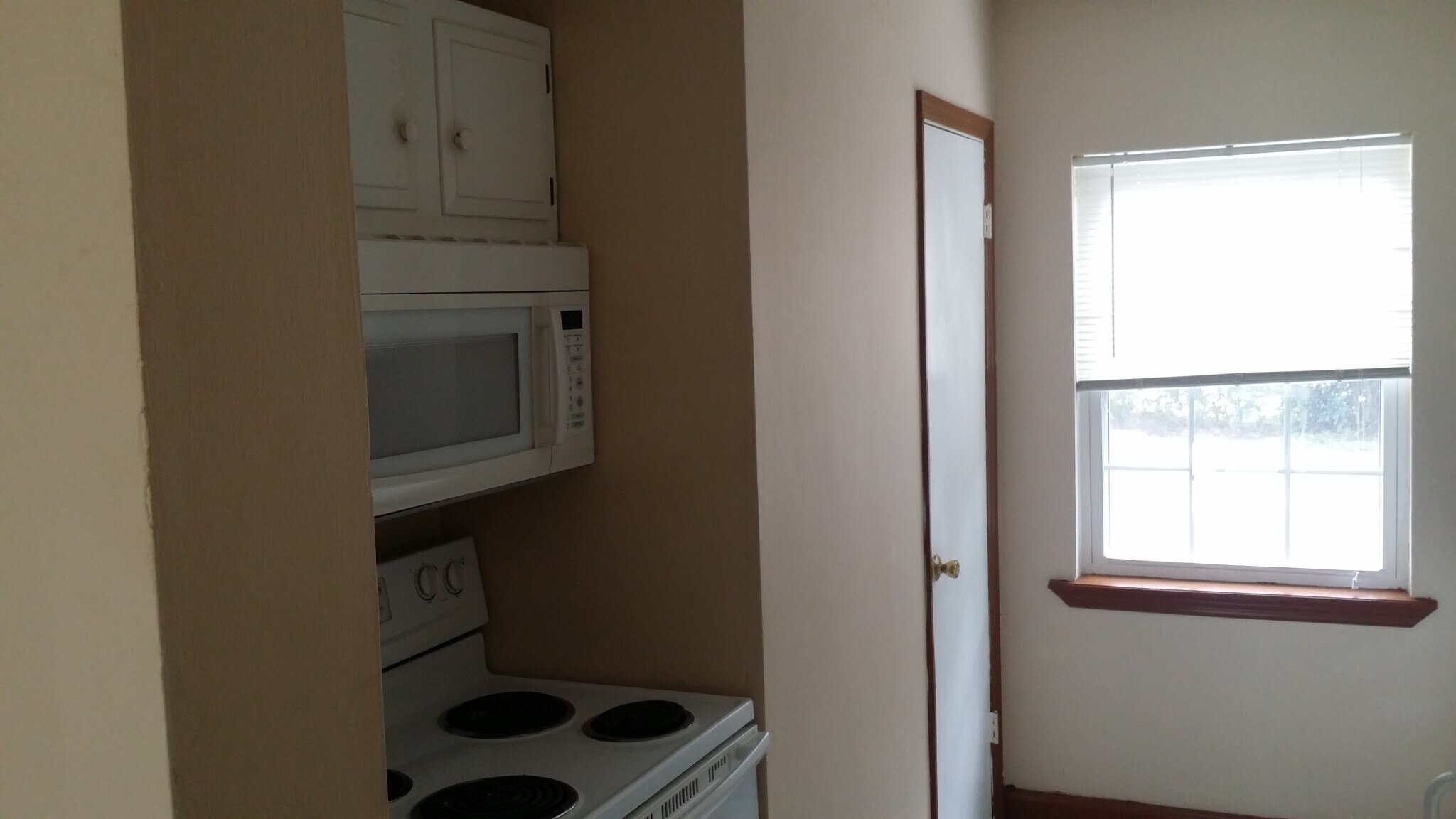 Building Photo - 2325 West Pensacola St 139