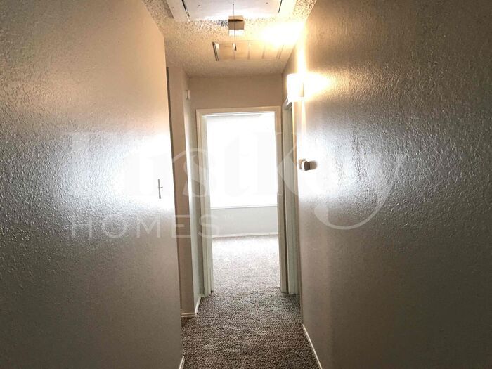 Building Photo - 5704 Creekhollow Dr