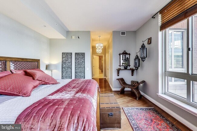 Building Photo - 717 President St