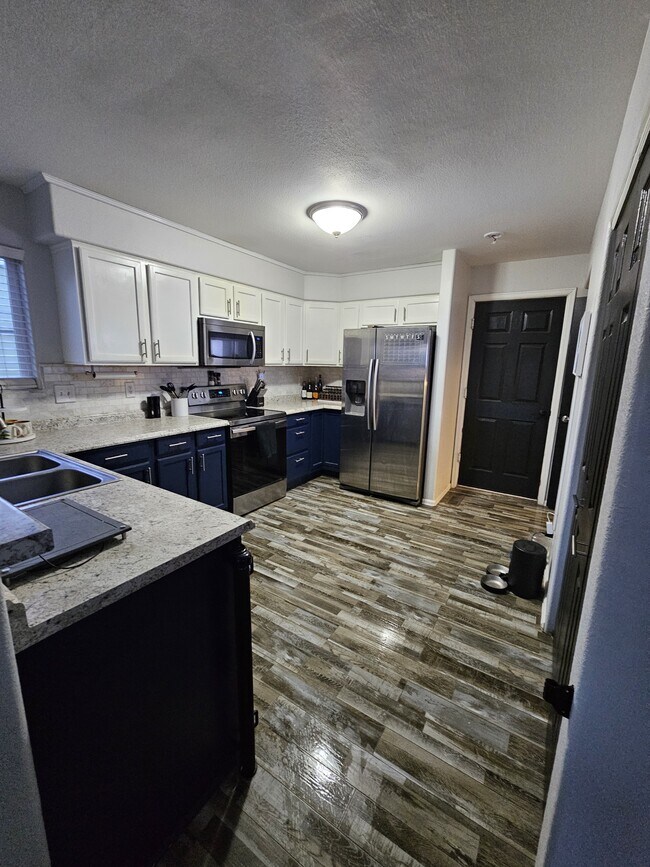 Building Photo - 8207 Monterey Way