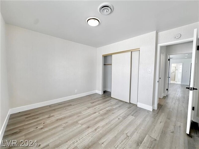 Building Photo - 401 Holcomb