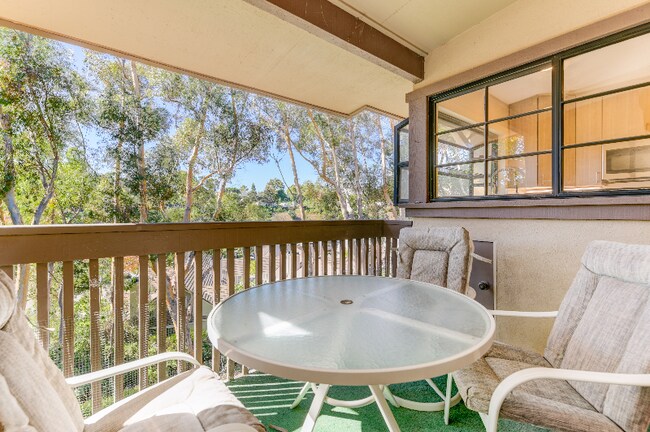Building Photo - 8860 Villa La Jolla Dr