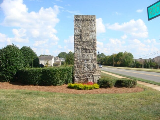 Building Photo - Beautiful spacious Home in Berewick community in Steel Creek Fence in Yard