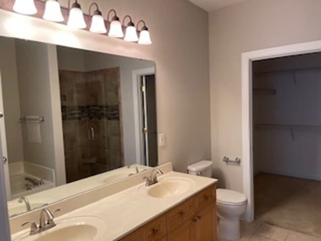 Building Photo - 3 Bedroom Condo in Desireable Dilworth!