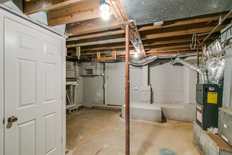 Building Photo - 713 Ridgecrest Dr