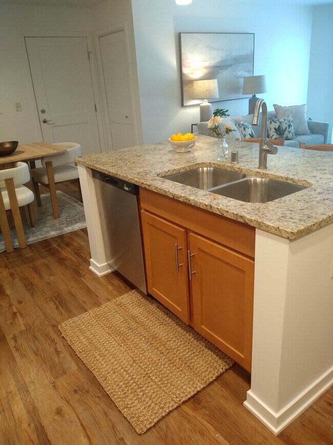 Building Photo - 2745 Hidden Dr