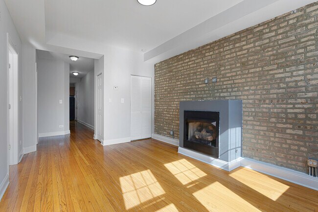 Building Photo - 7328 N Damen Ave