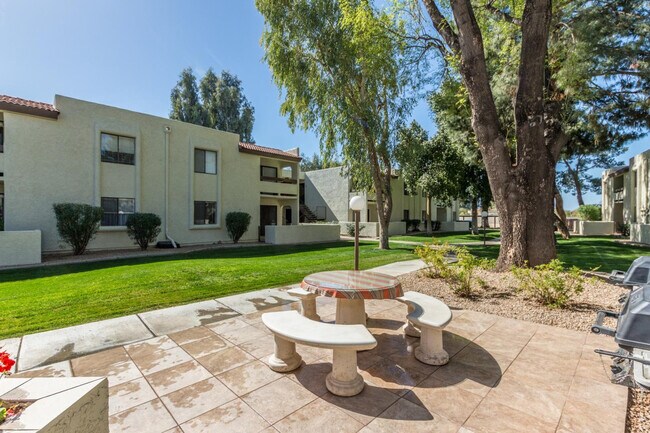 Building Photo - 10444 N 69th St