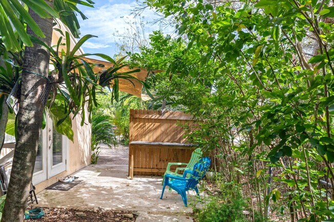 Building Photo - Charming 2-Bedroom Home for Rent in Big Pine Key