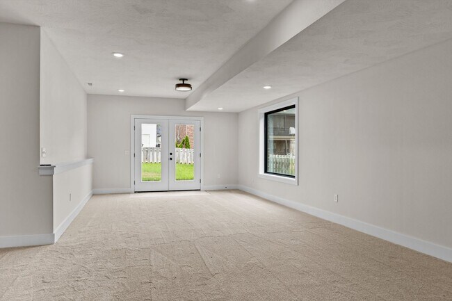 Building Photo - 702 S Thornridge Dr