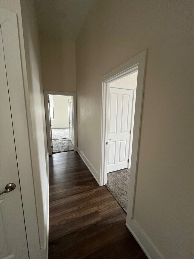 Building Photo - 206 N Main St