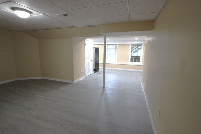 Building Photo - 322 Blackstone St