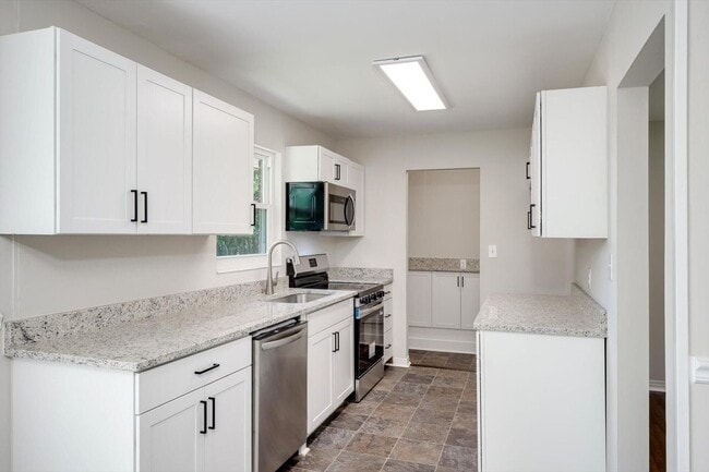Building Photo - 2416 Sumac Dr