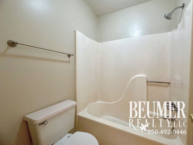 Building Photo - 3br/2ba Home for Rent in West Pensacola
