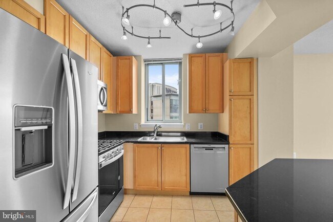 Building Photo - 851 N Glebe Rd