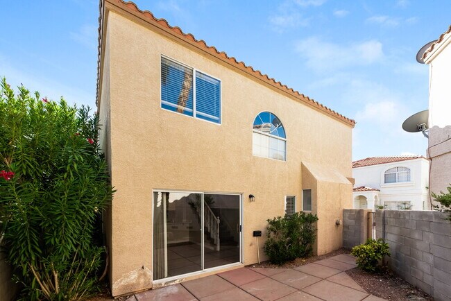 Building Photo - 3337 Epson St