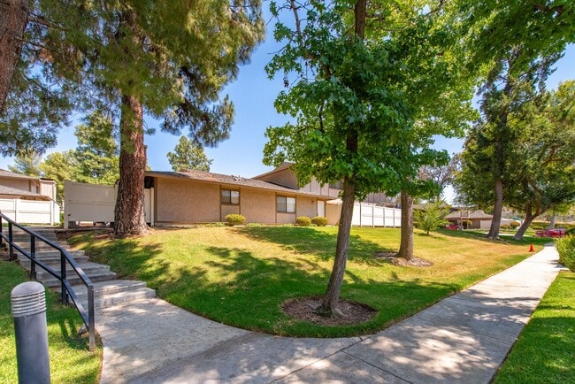 Building Photo - 28763 Conejo View Dr