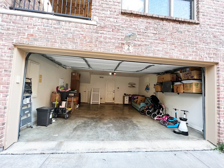 Building Photo - 3421 Normandy Ave