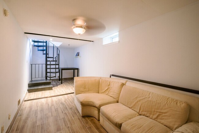 Building Photo - Washington Square West Condo