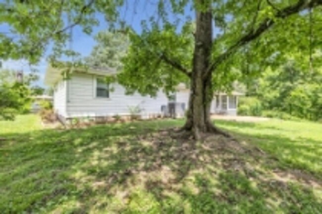 Building Photo - Beautiful update home in East Ridge