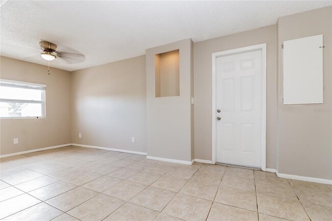 Building Photo - 2115 Harrison Dr