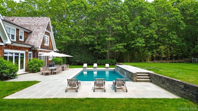 Building Photo - 14 West Hills Ct