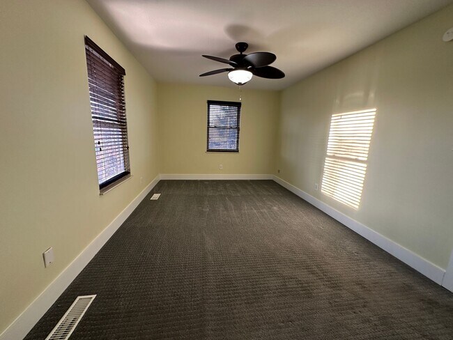 Building Photo - Farragut Cul-de-Sac Home on ½ Acre | 3BR + Sunroom | Walk to Greenway & Farragut HS