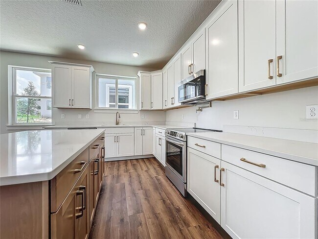 Building Photo - 591 W Osceola St