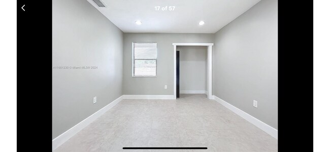 Building Photo - 13804 Kendale Lakes Dr