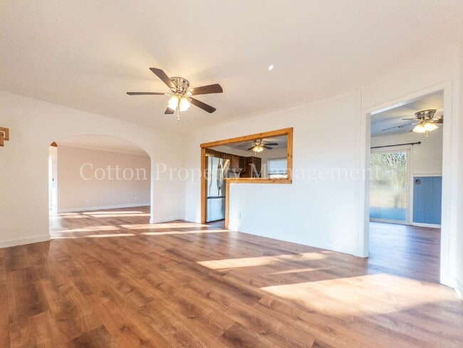 Building Photo - 101 Hyacinth Ave